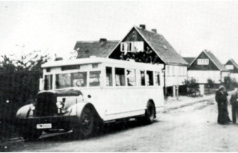 Buslinie 22 an der Haltestelle im Erlenfeld